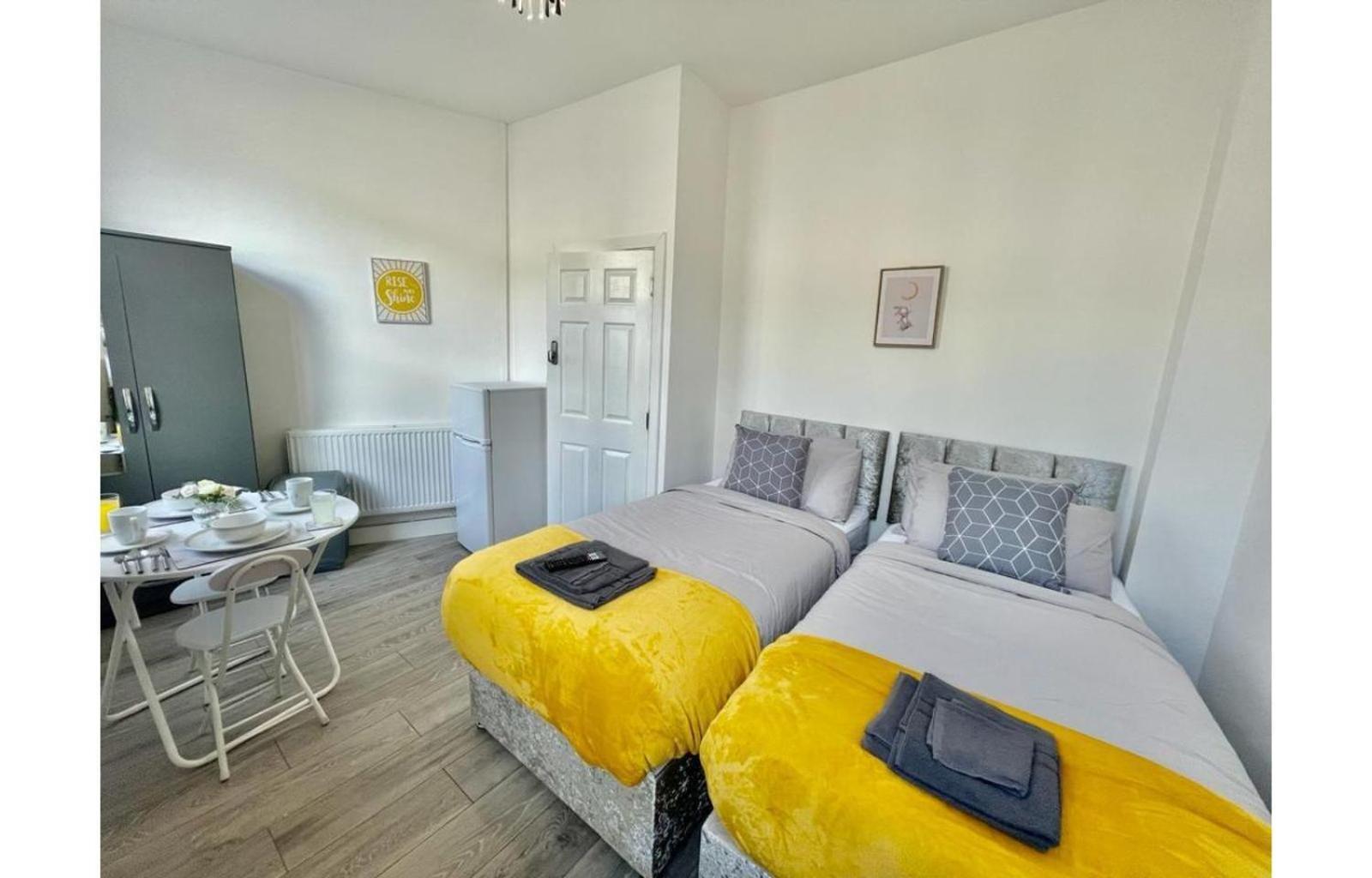 Cardiff City Centre Apartment- Penarth Road Room photo